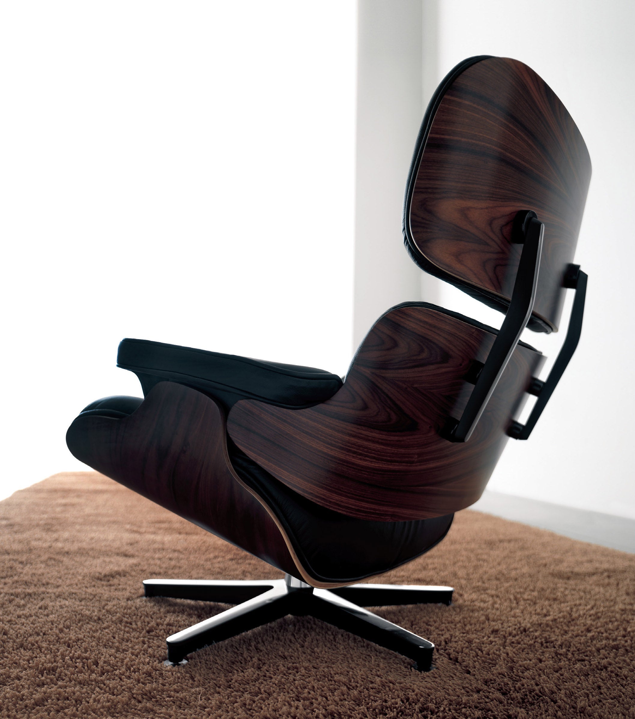 classic-plywood-lounge-chair-859798.jpg